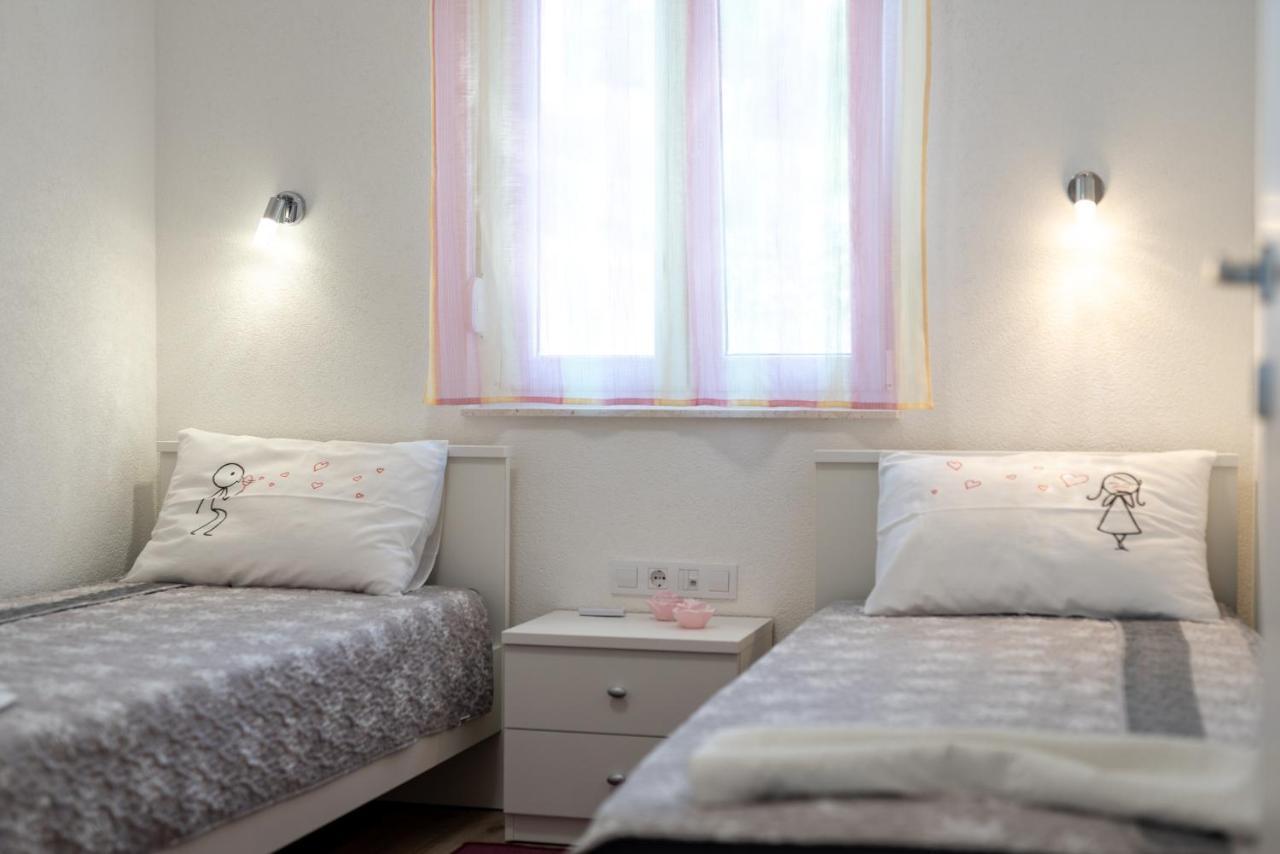 Apartment Gagula With Jacuzzi โตรกีร์ ภายนอก รูปภาพ