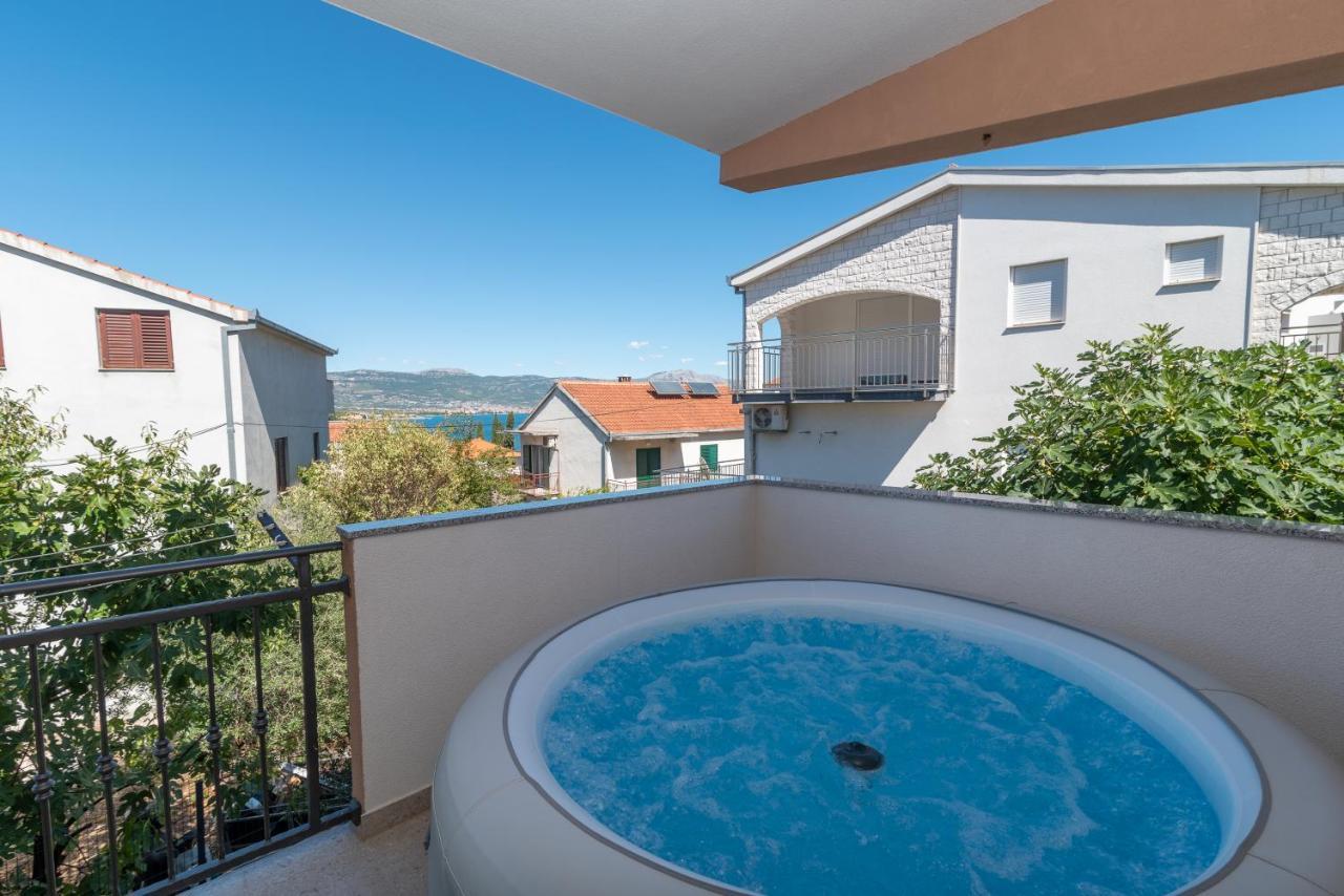 Apartment Gagula With Jacuzzi โตรกีร์ ภายนอก รูปภาพ