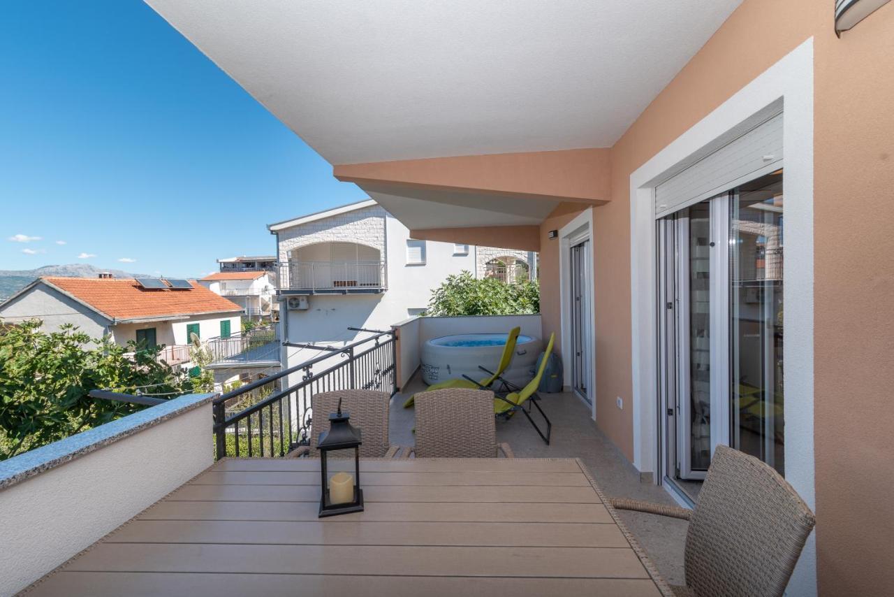 Apartment Gagula With Jacuzzi โตรกีร์ ภายนอก รูปภาพ