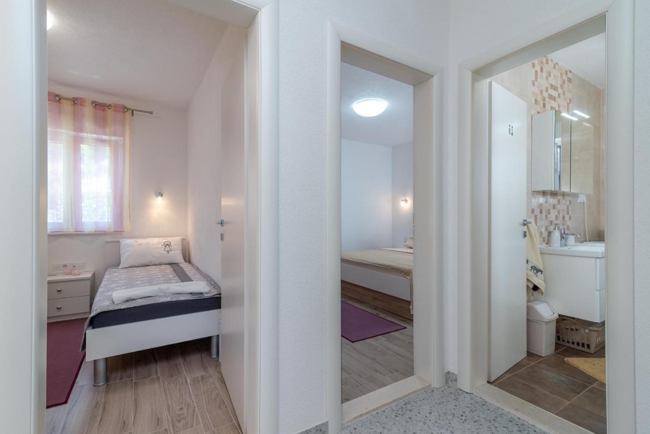 Apartment Gagula With Jacuzzi โตรกีร์ ภายนอก รูปภาพ