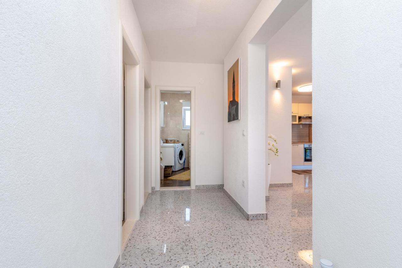 Apartment Gagula With Jacuzzi โตรกีร์ ภายนอก รูปภาพ