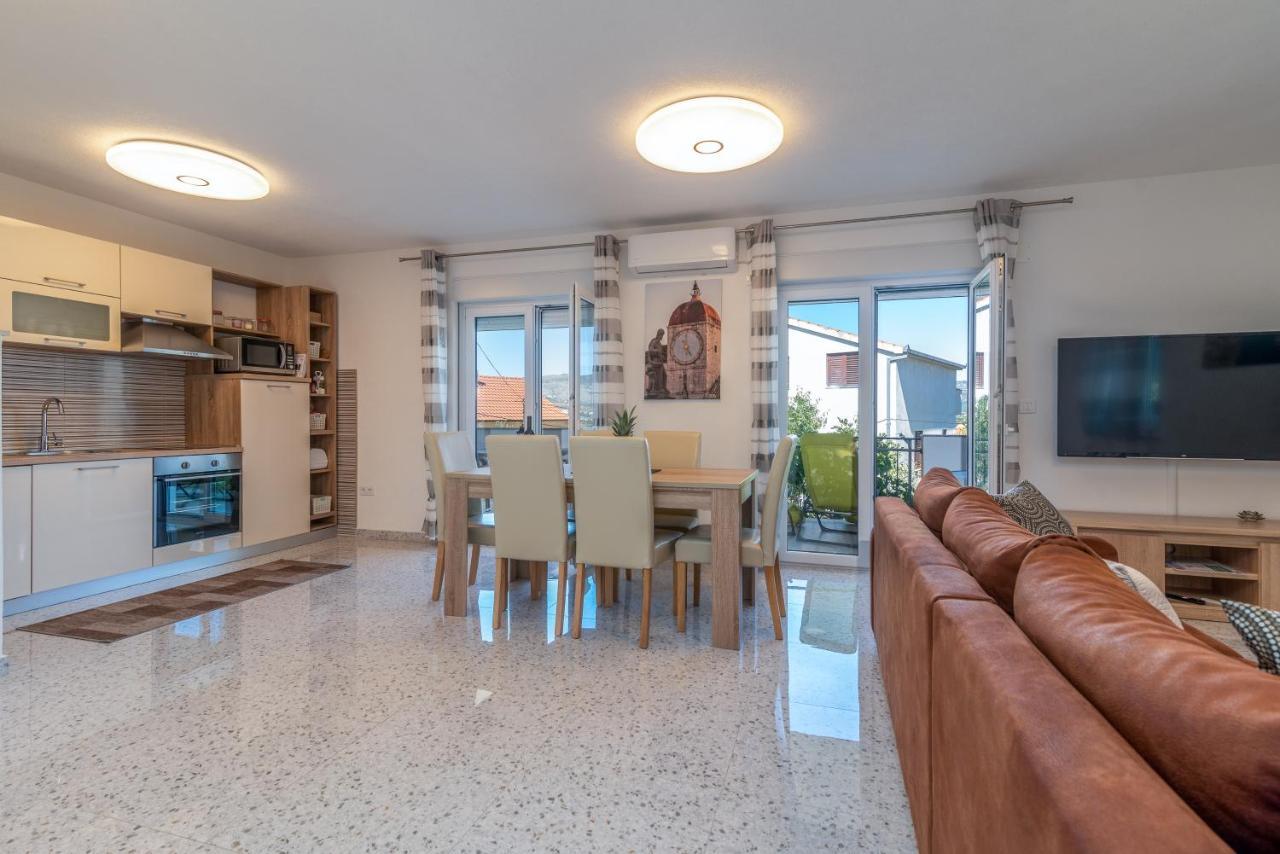 Apartment Gagula With Jacuzzi โตรกีร์ ภายนอก รูปภาพ