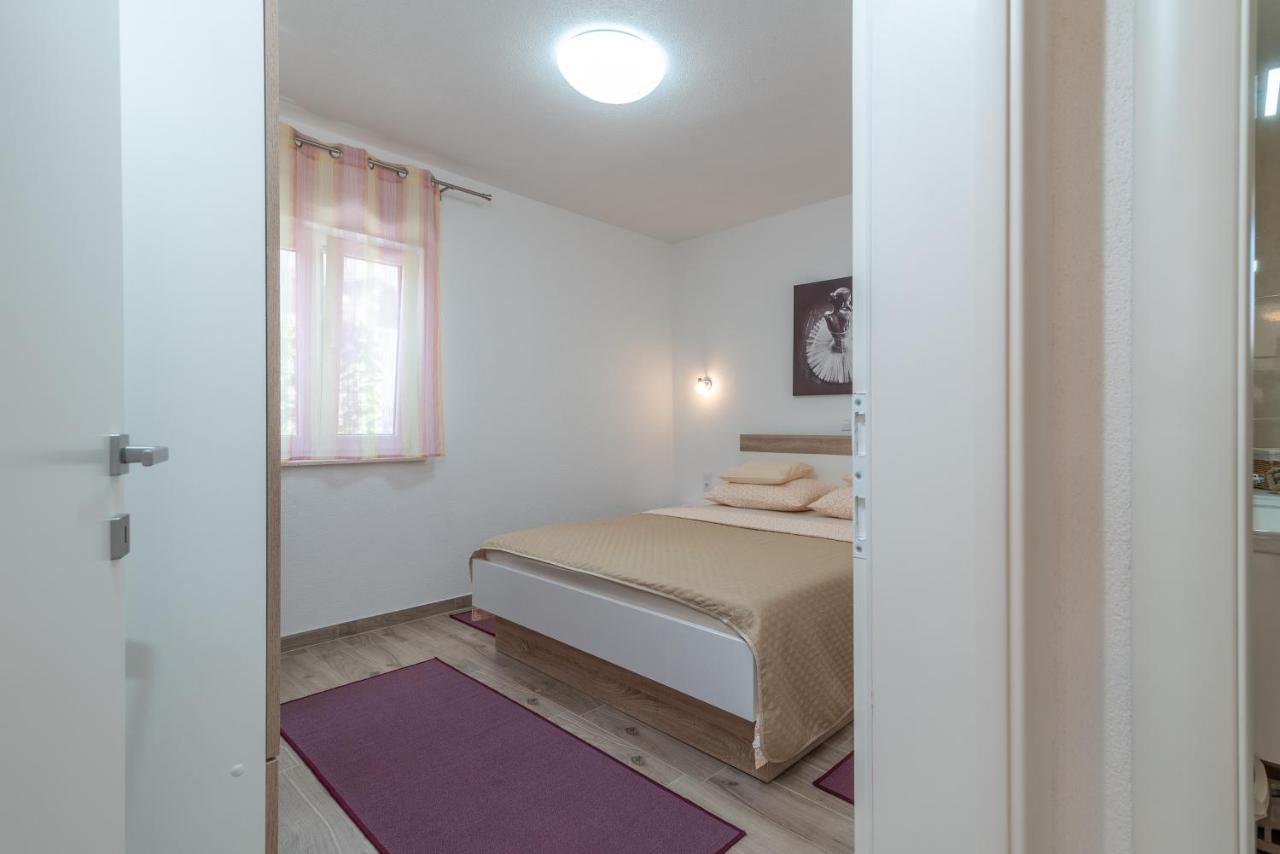 Apartment Gagula With Jacuzzi โตรกีร์ ภายนอก รูปภาพ