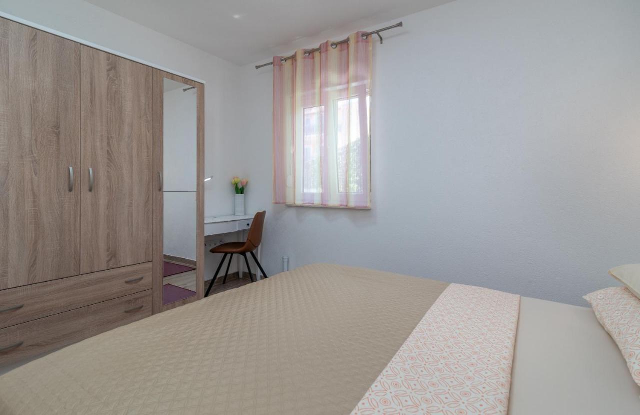 Apartment Gagula With Jacuzzi โตรกีร์ ภายนอก รูปภาพ