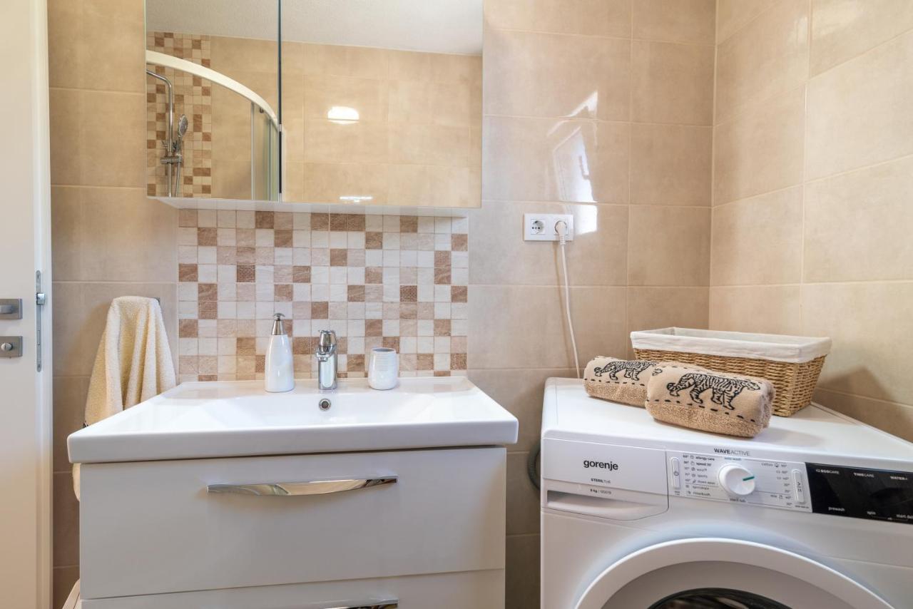 Apartment Gagula With Jacuzzi โตรกีร์ ภายนอก รูปภาพ