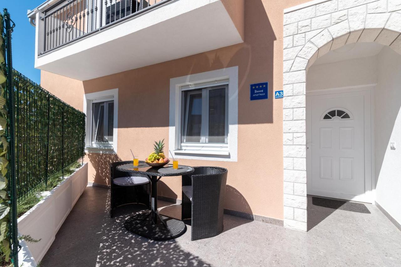 Apartment Gagula With Jacuzzi โตรกีร์ ภายนอก รูปภาพ